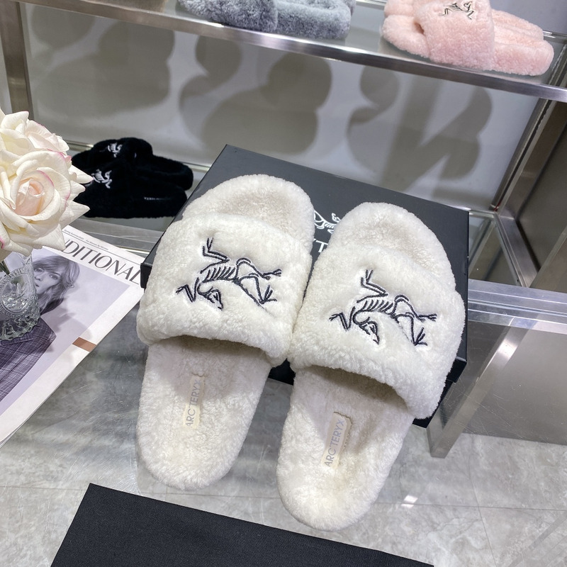 Arcteryx Fur Slides White