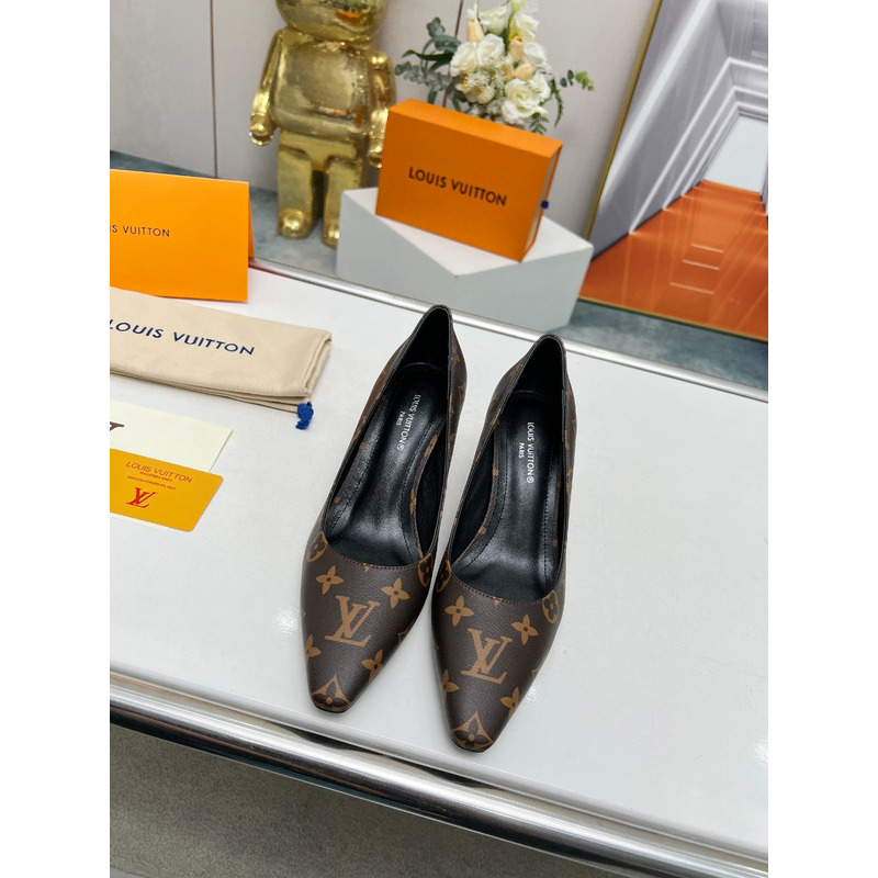 l**is V*t*n low heel pump monogram brown