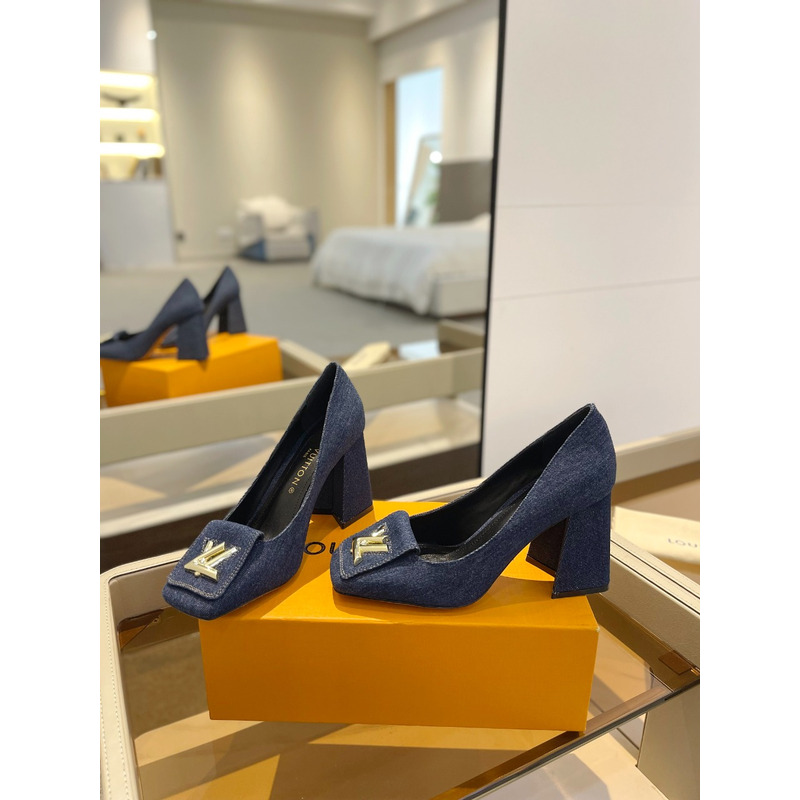 l**is V*t*n shake pump in dark blue