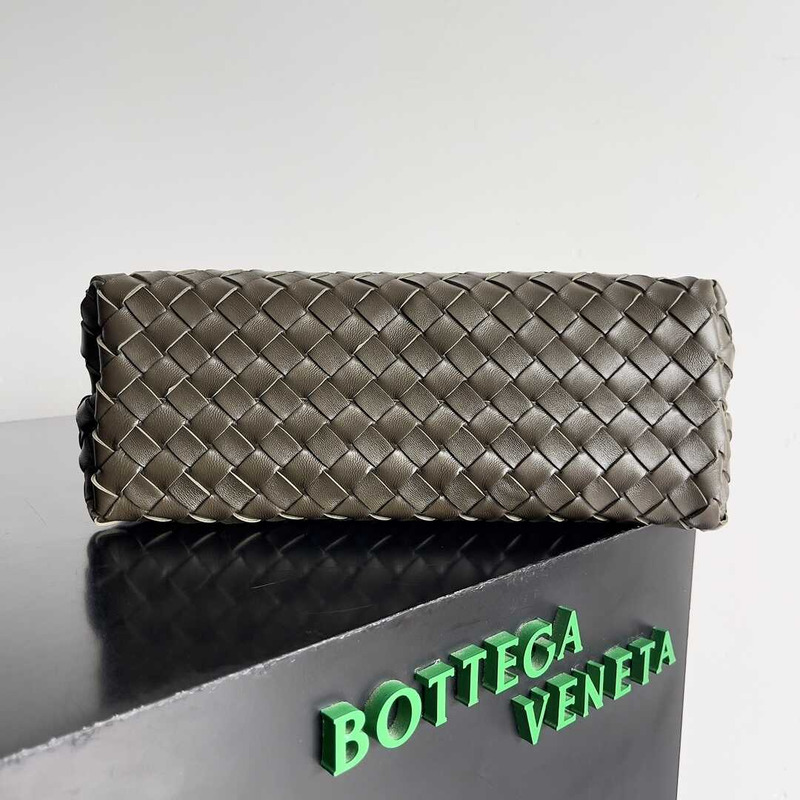 Bo*te*ga ve*ne*ta andiamo intrecciato leather tote dark green