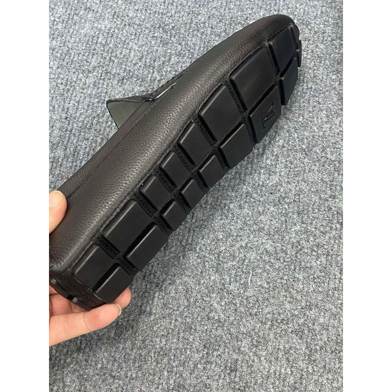 l**is V*t*n flat loafer leather black