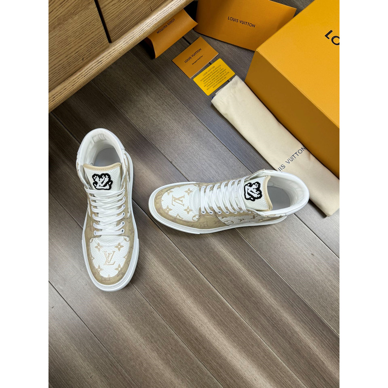 l**is V*t*n trainer high top monogram white and beige