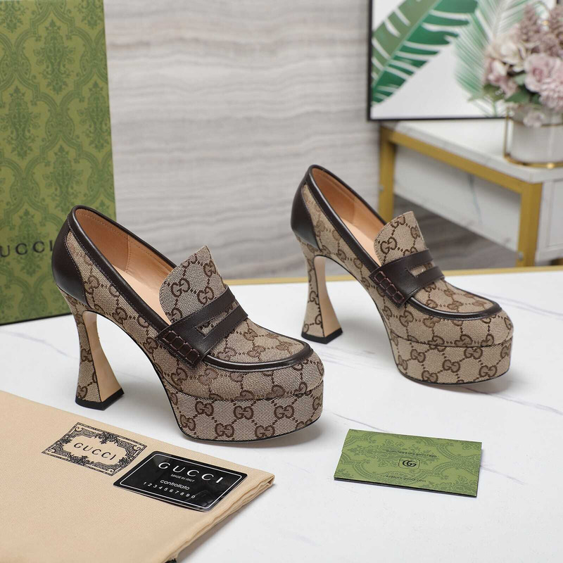 G*u*i horsebit canvas heels brown