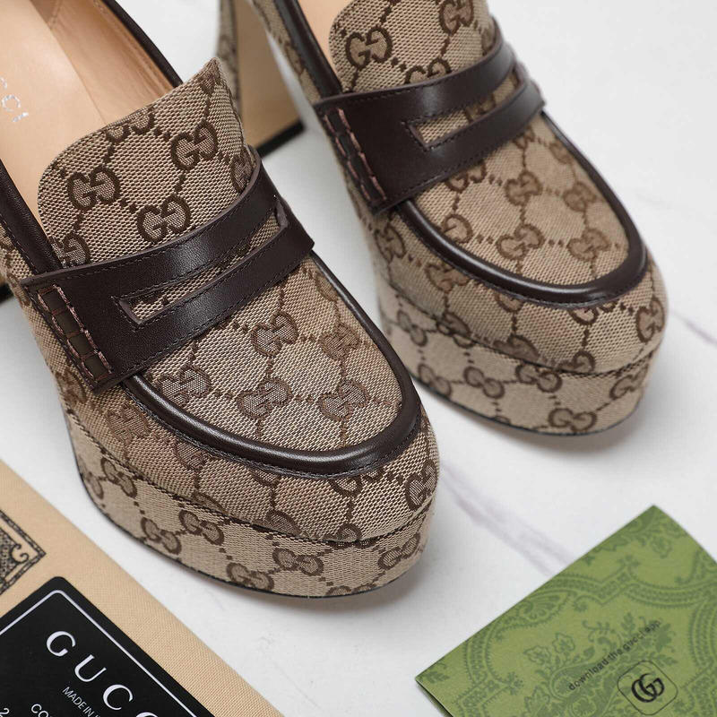 G*u*i horsebit canvas heels brown