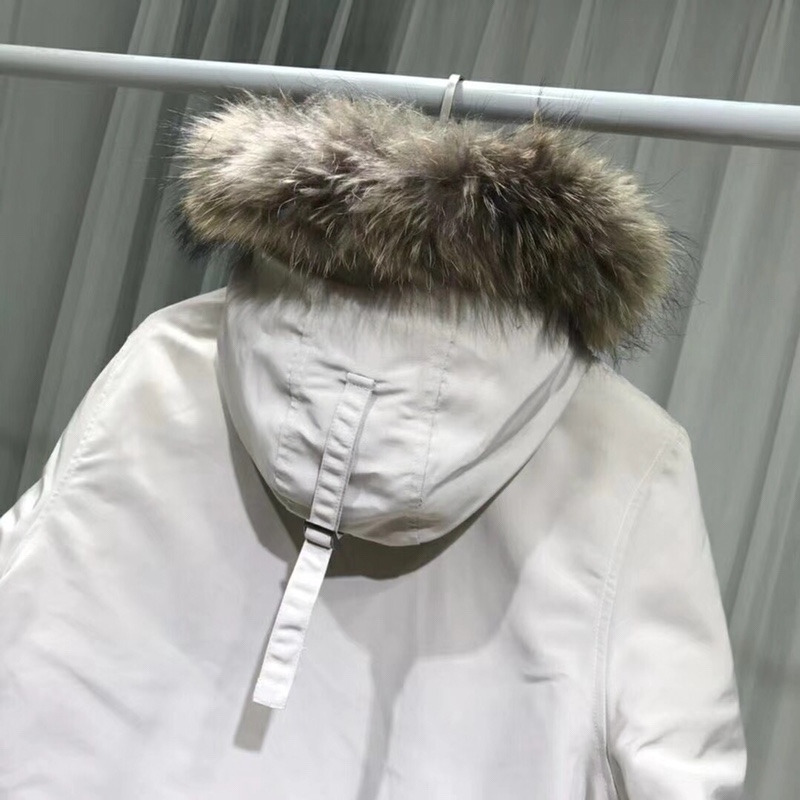 Can*a Go*e womens montebello parka classic fit fur coat jacket white