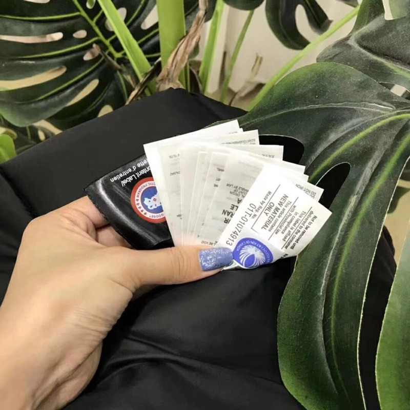 Can*a Go*e womens montebello parka classic fit fur coat jacket white