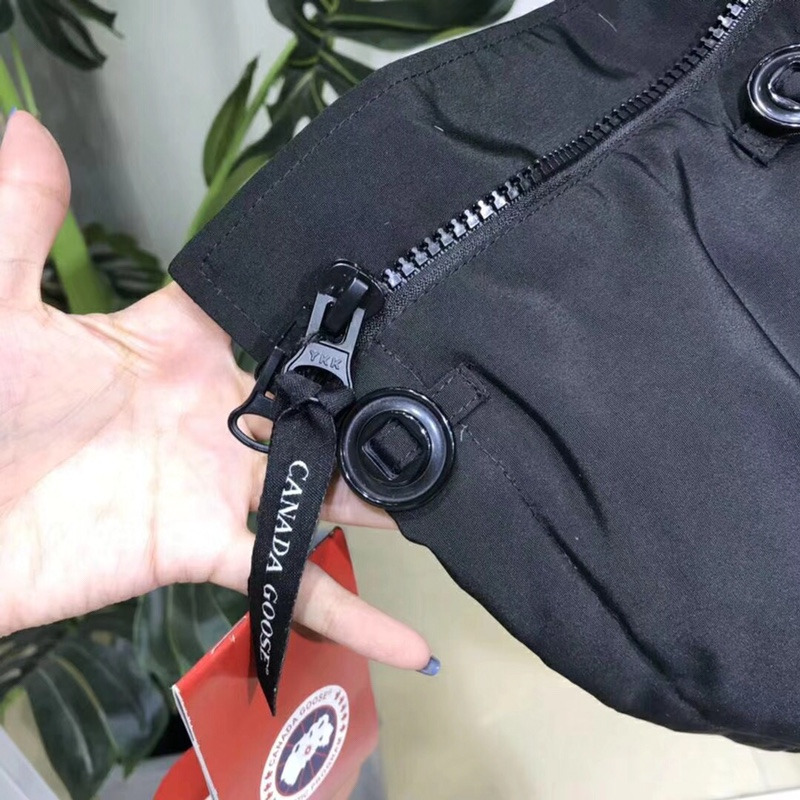 Can*a Go*e womens montebello parka classic fit fur coat jacket black