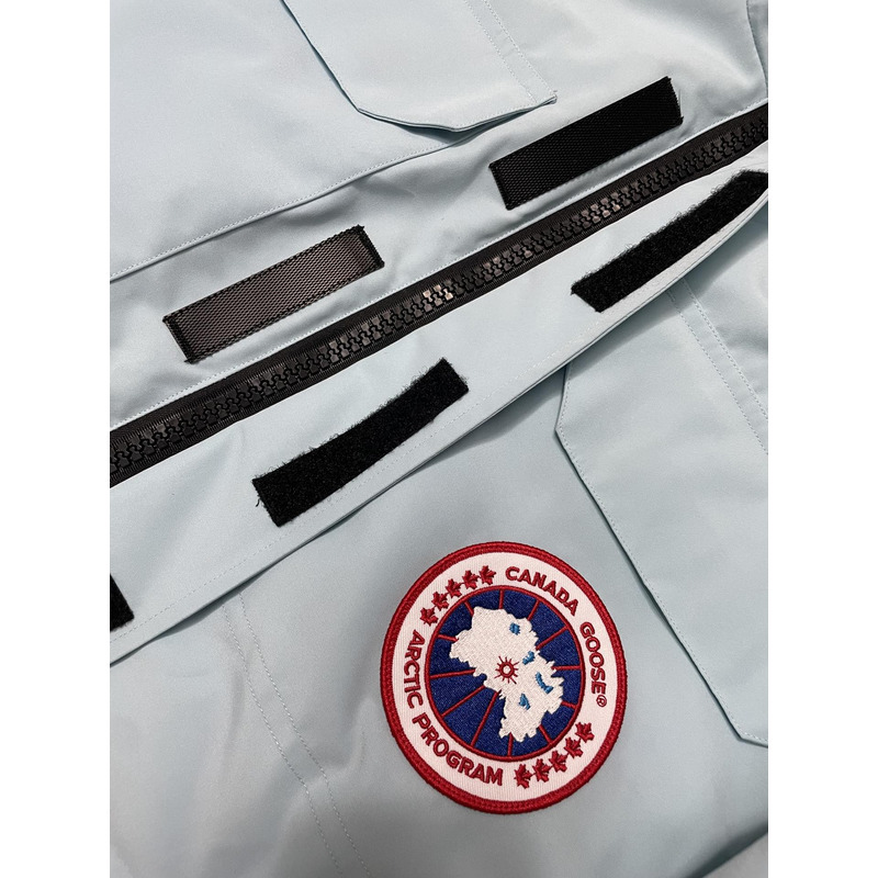 Can*a Go*e expedition parka light blue