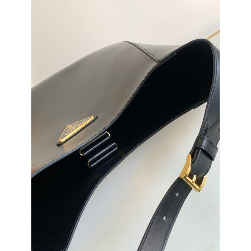 Pra*a large leather handbag with topstitching black