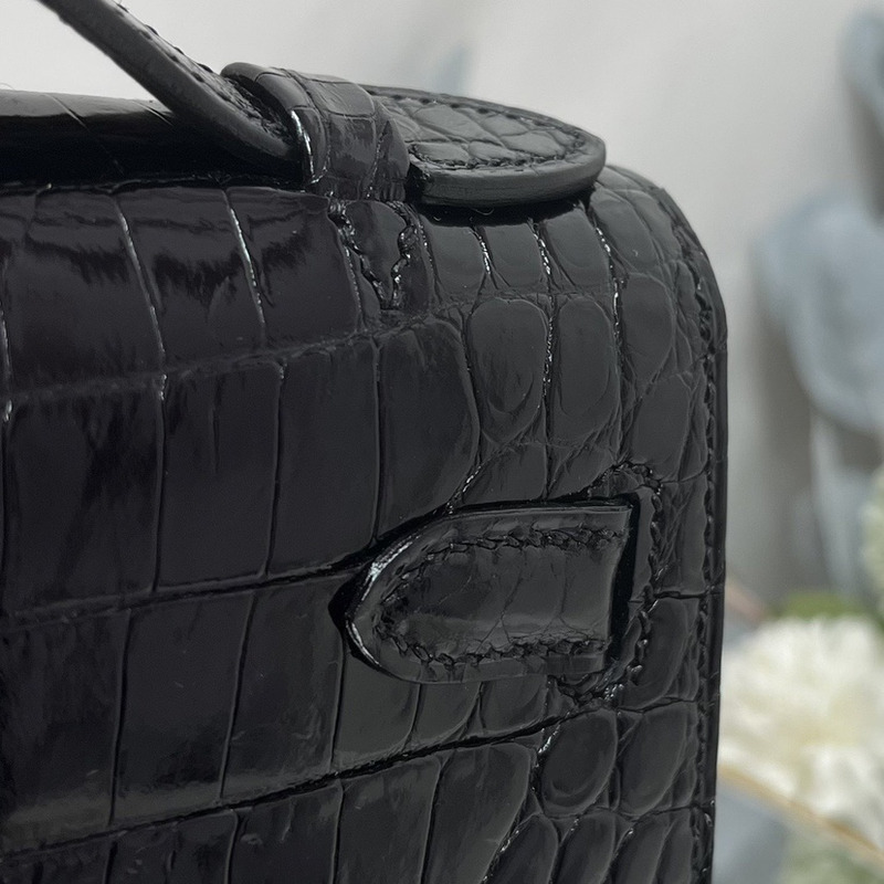 Hermès Kelly Pochette Shiny Alligator In Black