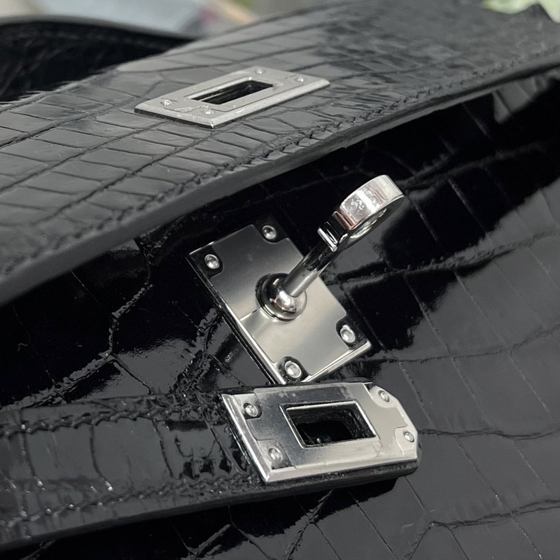 Hermès Kelly Pochette Shiny Alligator In Black
