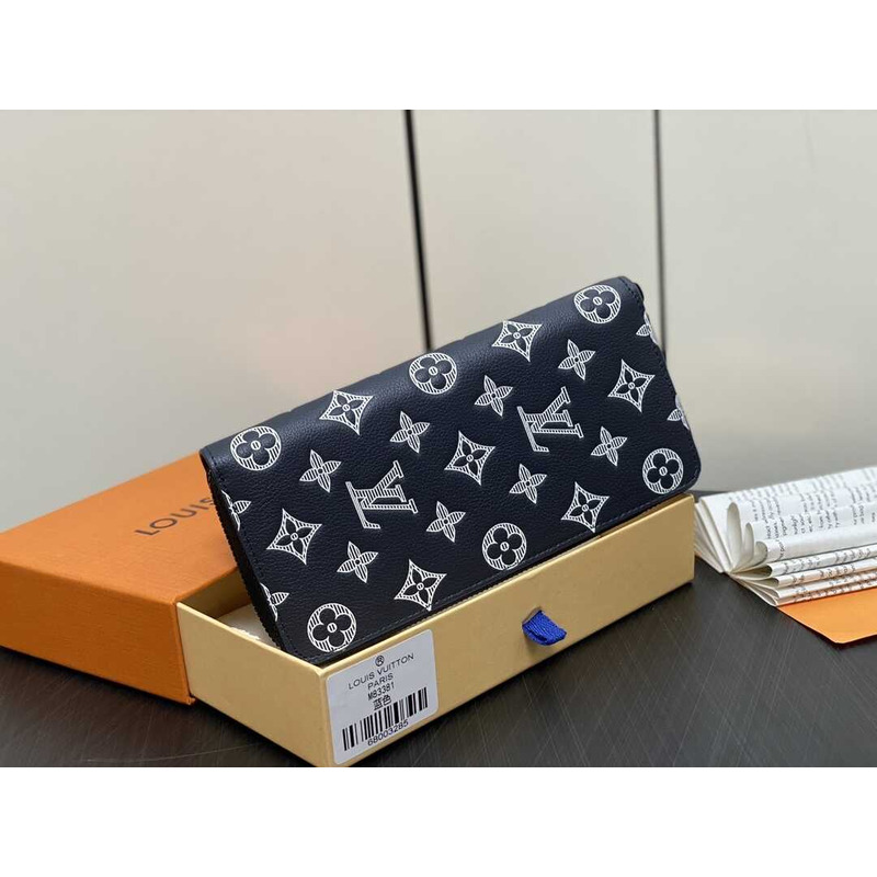 l**is V*t*n wallet navy blue