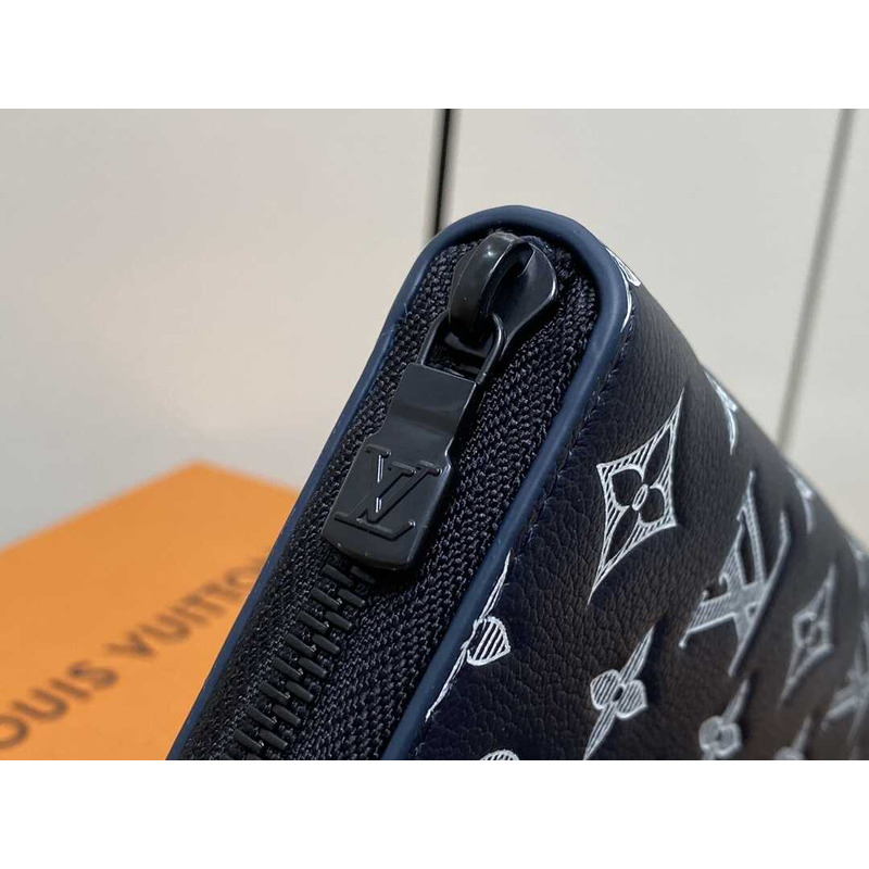 l**is V*t*n wallet navy blue