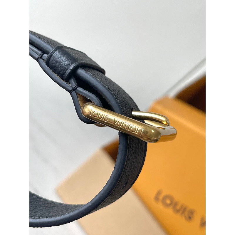 l**is V*t*n soft twist bag in black