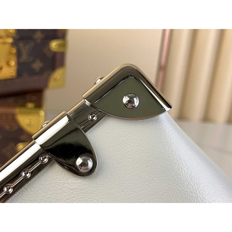 l**is V*t*n slim trunk calf leather white