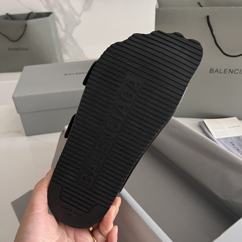 Ba*len*cia*ga women\