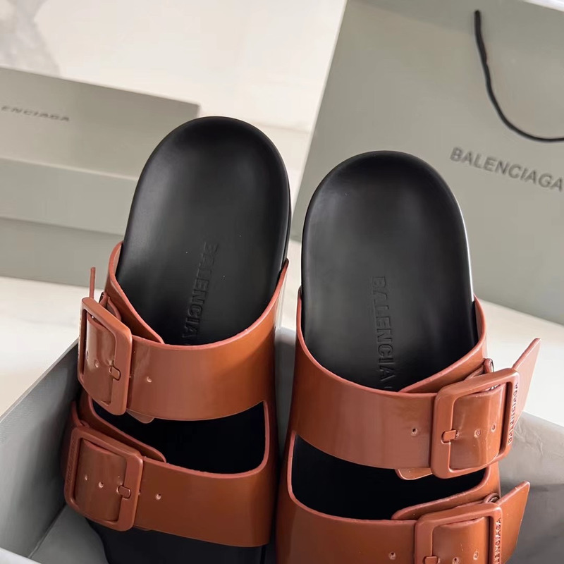 Ba*len*cia*ga women\