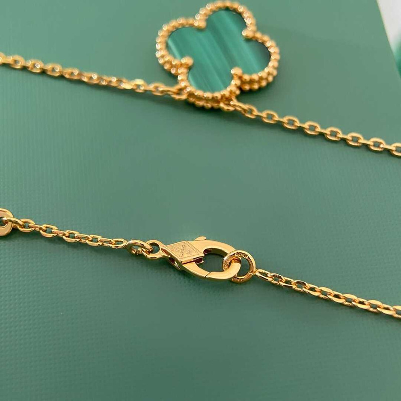 Van Cleef & Arpels Alhambra Motif Pendant Necklace Malachite 18K Yellow Gold