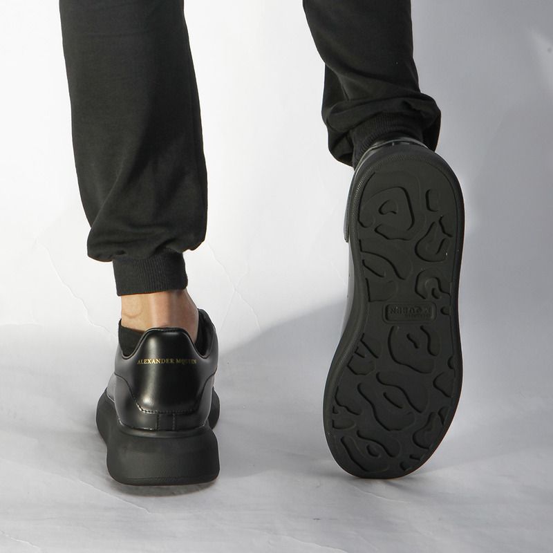 Alexander McQueen Sneaker in Black
