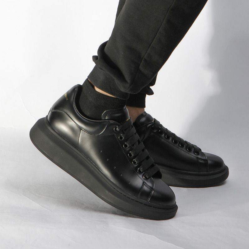 Alexander McQueen Sneaker in Black