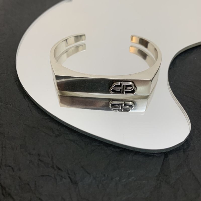 Ba*len*cia*ga cuff bracelet