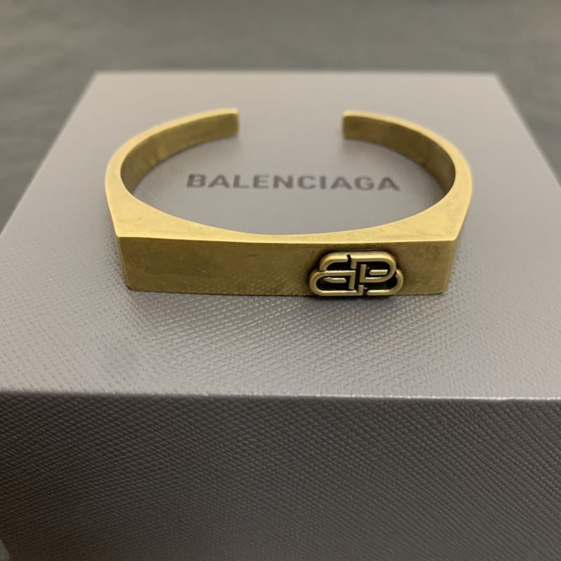Ba*len*cia*ga cuff bracelet