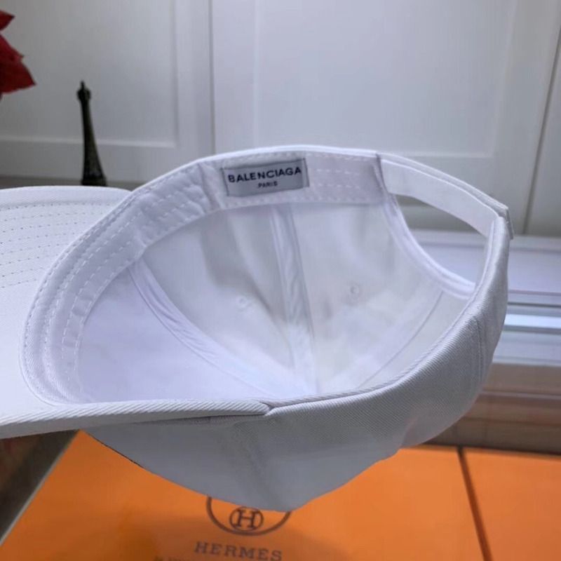 Ba*len*cia*ga uniform cap in white