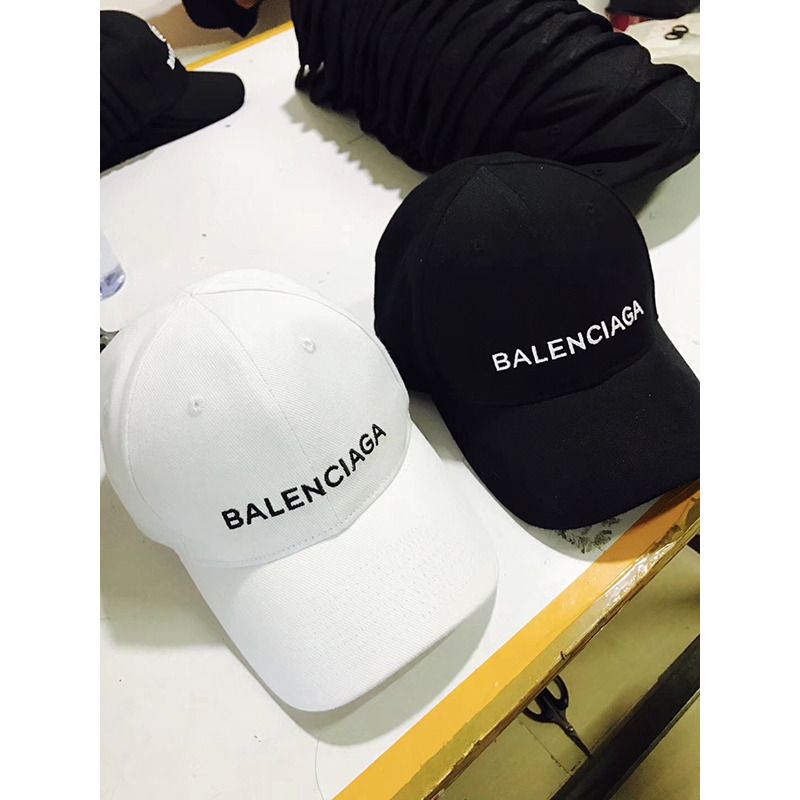 Ba*len*cia*ga classic baseball cap with embroidered logo(black)