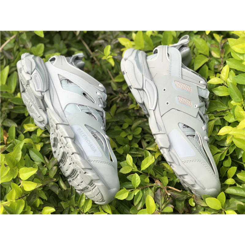 Ba*len*cia*ga 3.0 light gray sneakers men women
