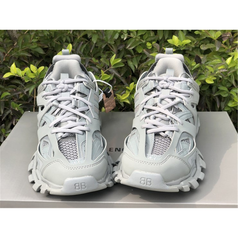 Ba*len*cia*ga 3.0 light gray sneakers men women