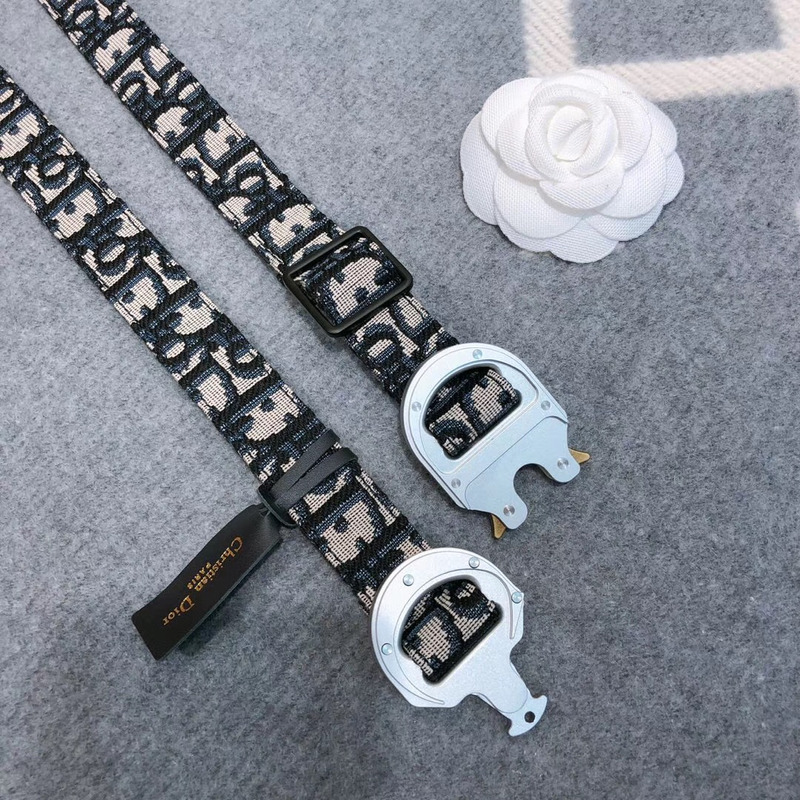 D*or oblique belt with silver buckle