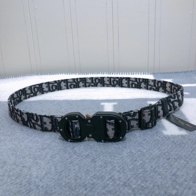 D*or oblique belt with black buckle