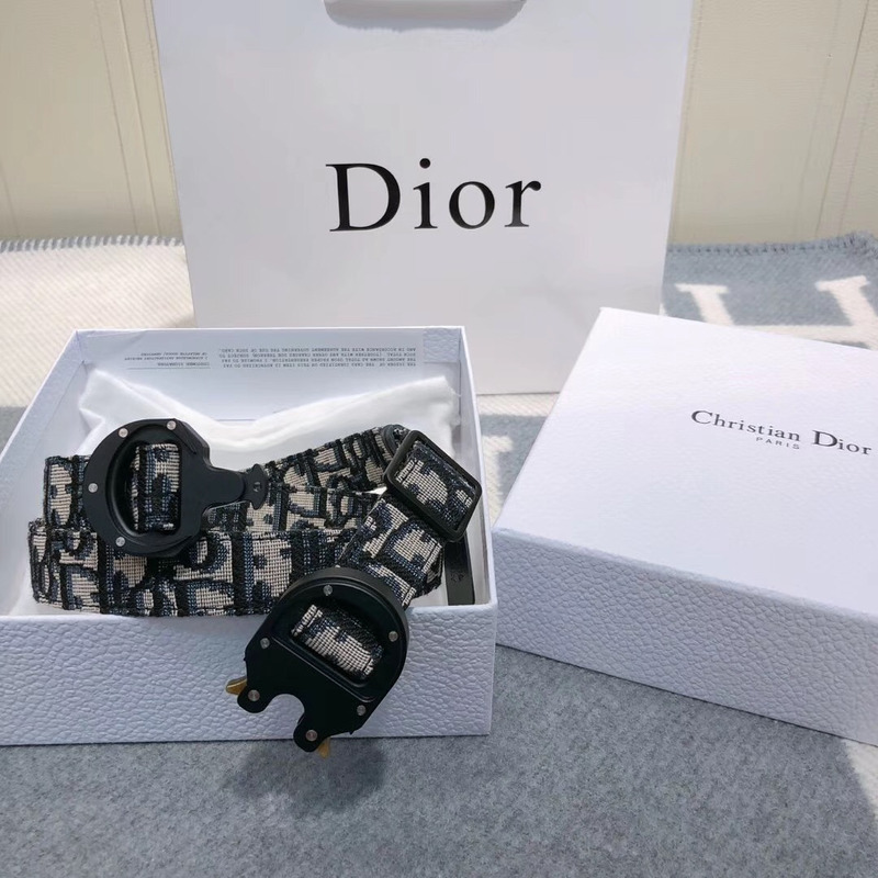 D*or oblique belt with black buckle