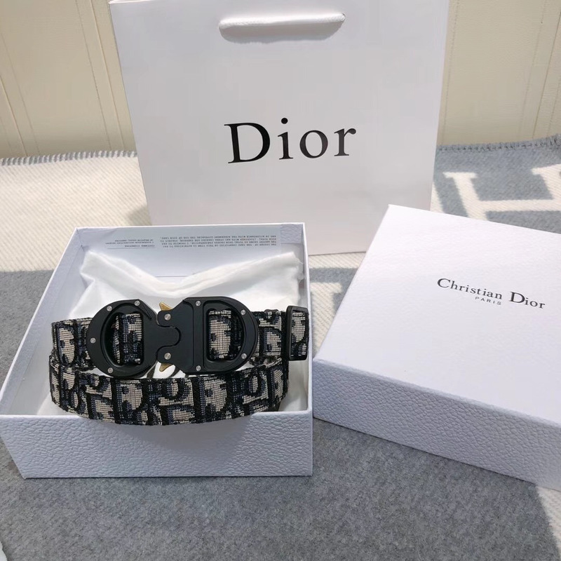 D*or oblique belt with black buckle