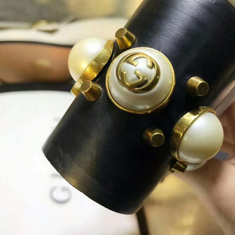 G*u*i leather mid-heel loafer