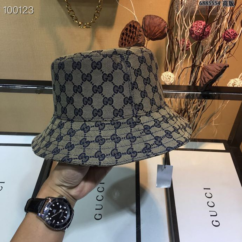 G*u*i lame bucket hat