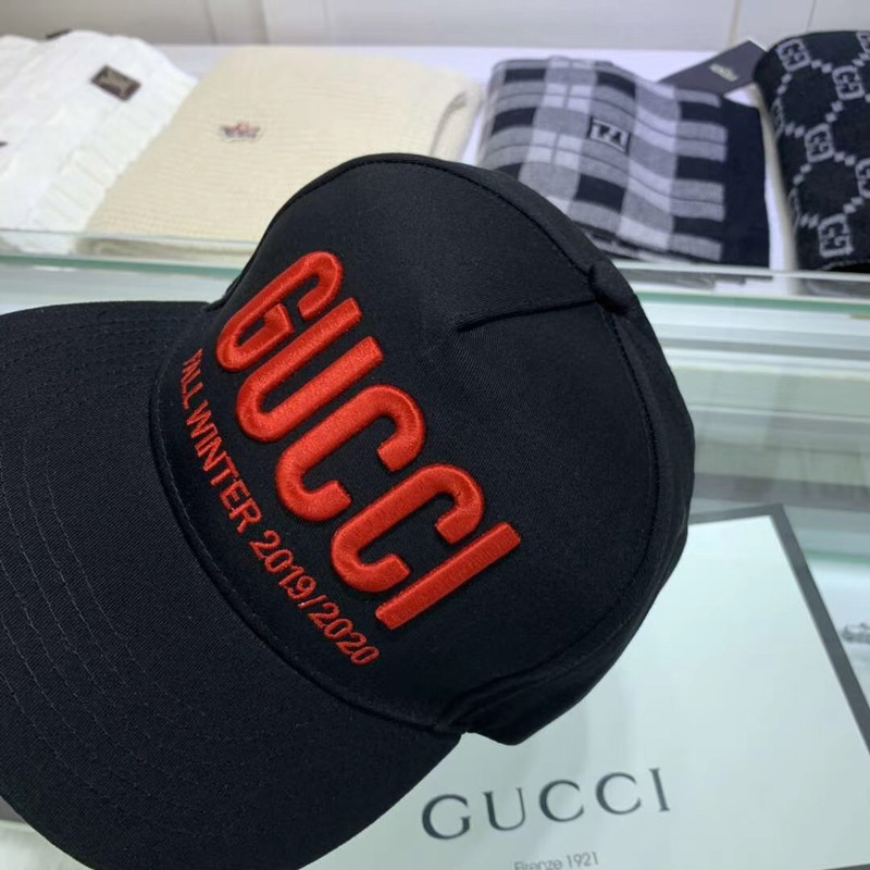 G*u*i baseball hat in black