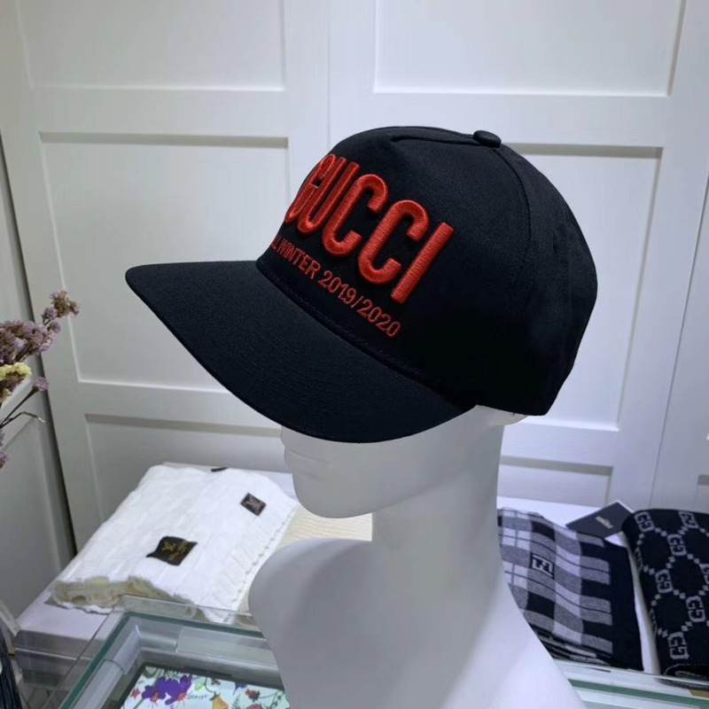 G*u*i baseball hat in black