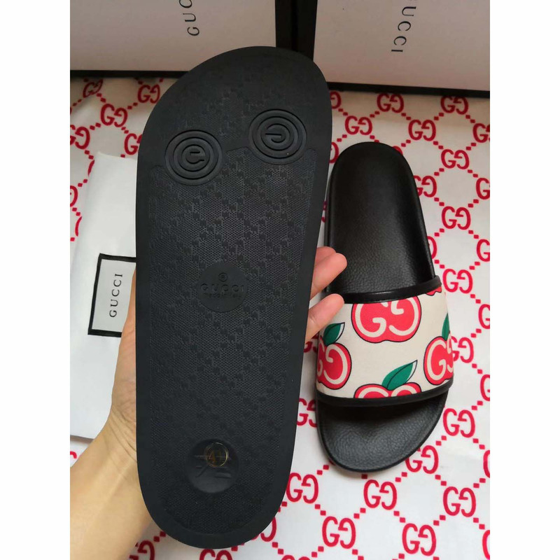 G*u*i apple slide sandal