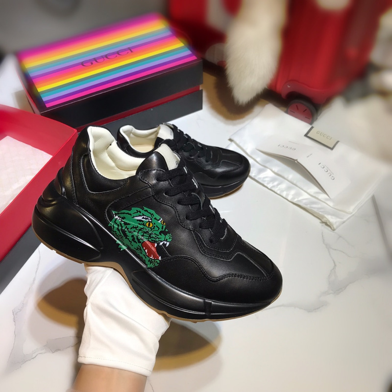 G*u*i ace tiger print sneaker in black