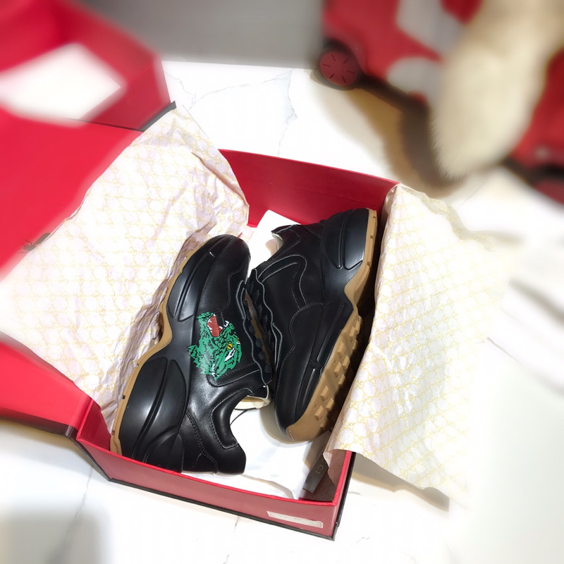 G*u*i ace tiger print sneaker in black