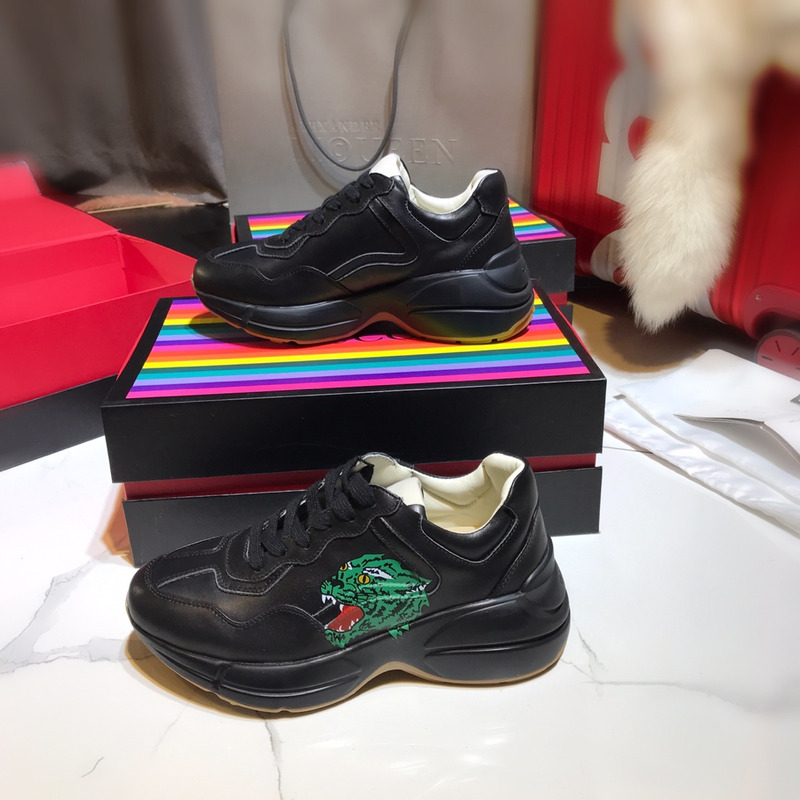 G*u*i ace tiger print sneaker in black