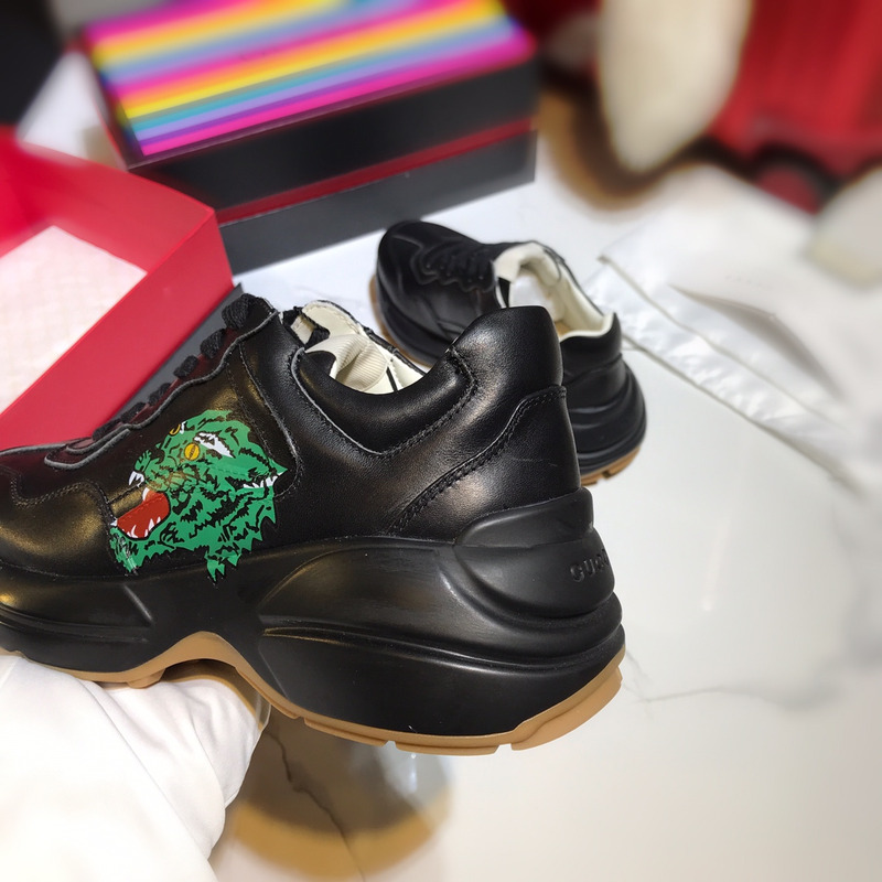 G*u*i ace tiger print sneaker in black