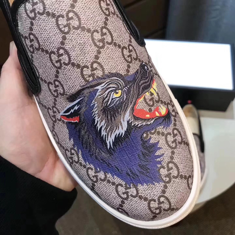 G*u*i mens wolf head boat sneakers