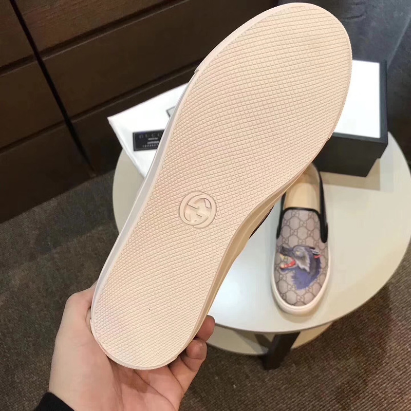 G*u*i mens wolf head boat sneakers