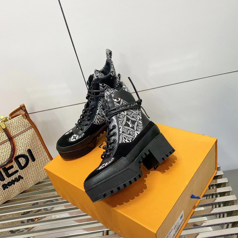 l**is V*t*n platform desert boots