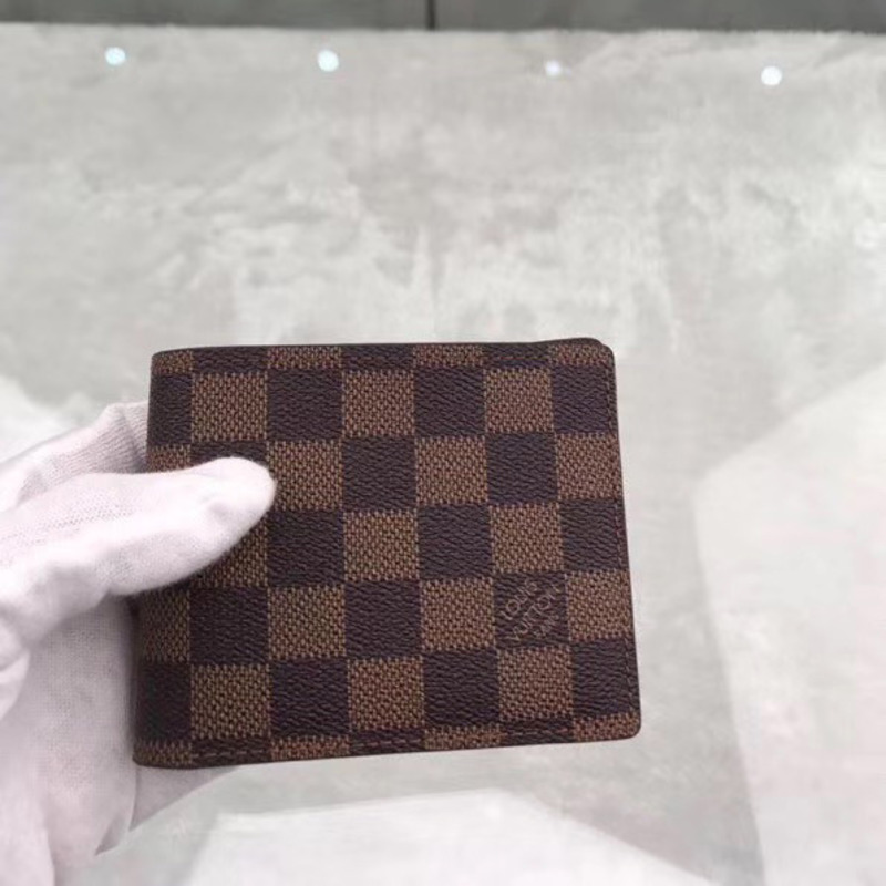 l**is V*t*n damier wallet