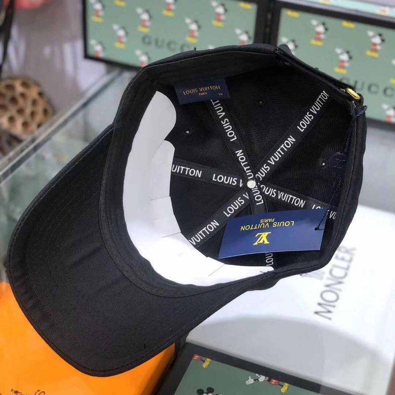 l**is V*t*n chain cap