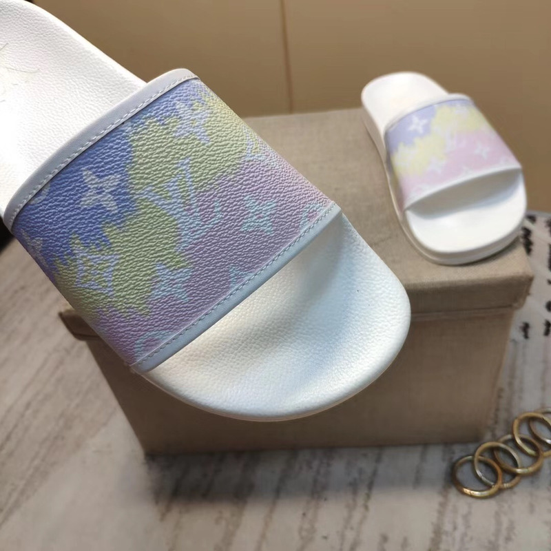 l**is V*t*n monogram sandals men