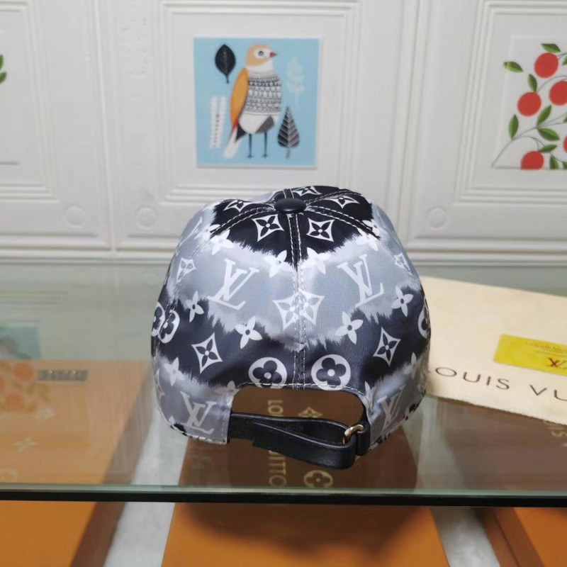 l**is V*t*n monogram baseball cap